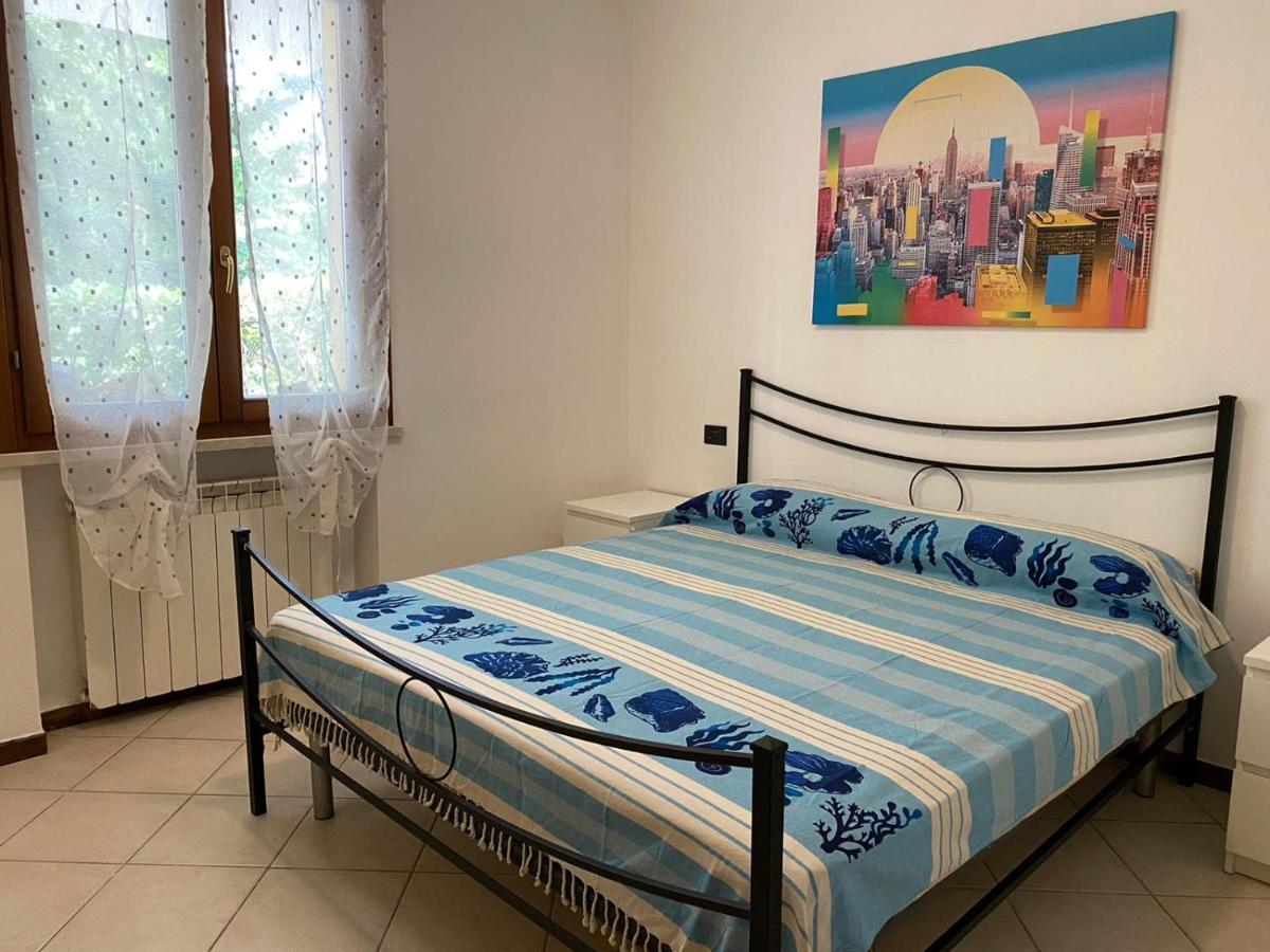 La Lanterna - Appartamenti In Residence Con Piscina Desenzano del Garda Exteriör bild