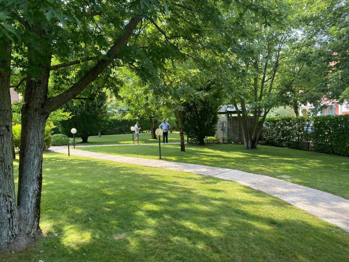 La Lanterna - Appartamenti In Residence Con Piscina Desenzano del Garda Exteriör bild