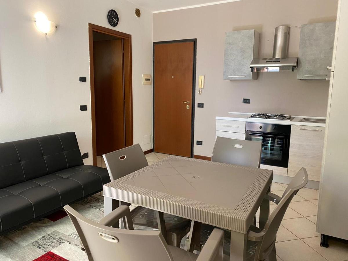 La Lanterna - Appartamenti In Residence Con Piscina Desenzano del Garda Exteriör bild