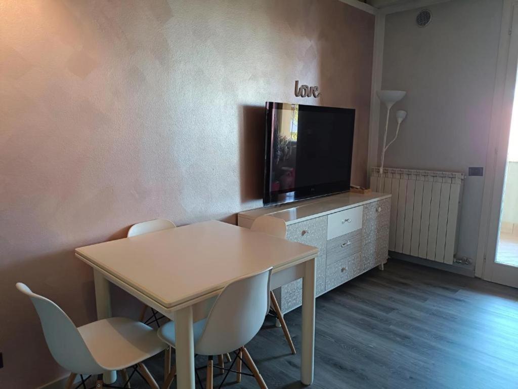 La Lanterna - Appartamenti In Residence Con Piscina Desenzano del Garda Exteriör bild