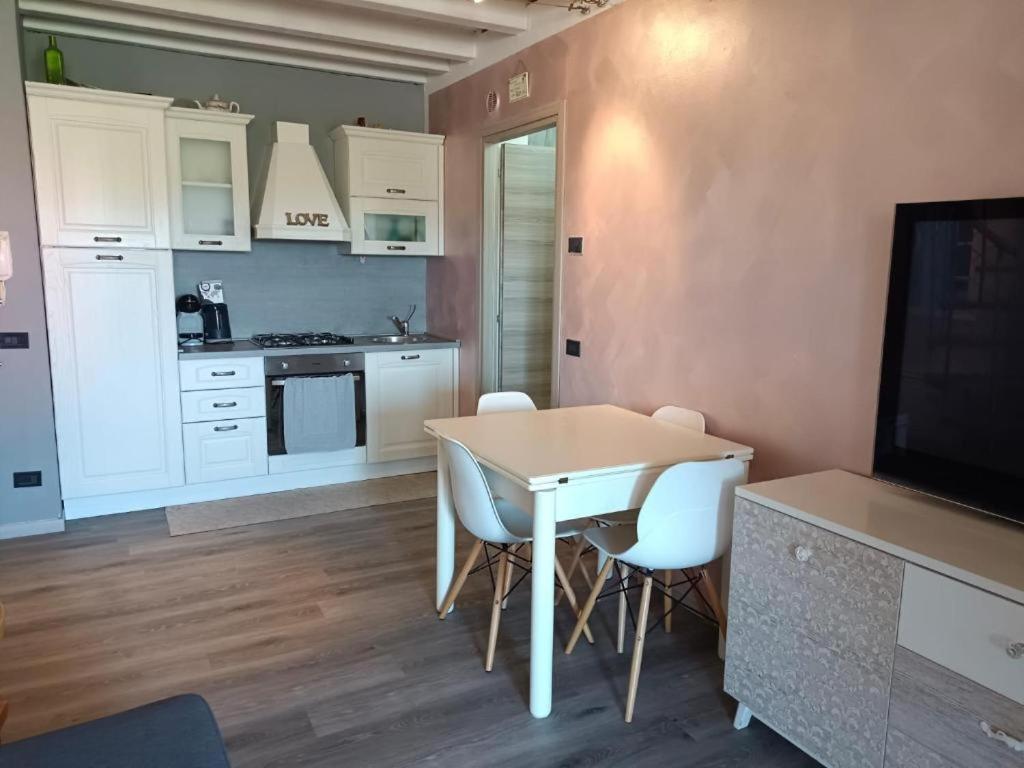 La Lanterna - Appartamenti In Residence Con Piscina Desenzano del Garda Exteriör bild