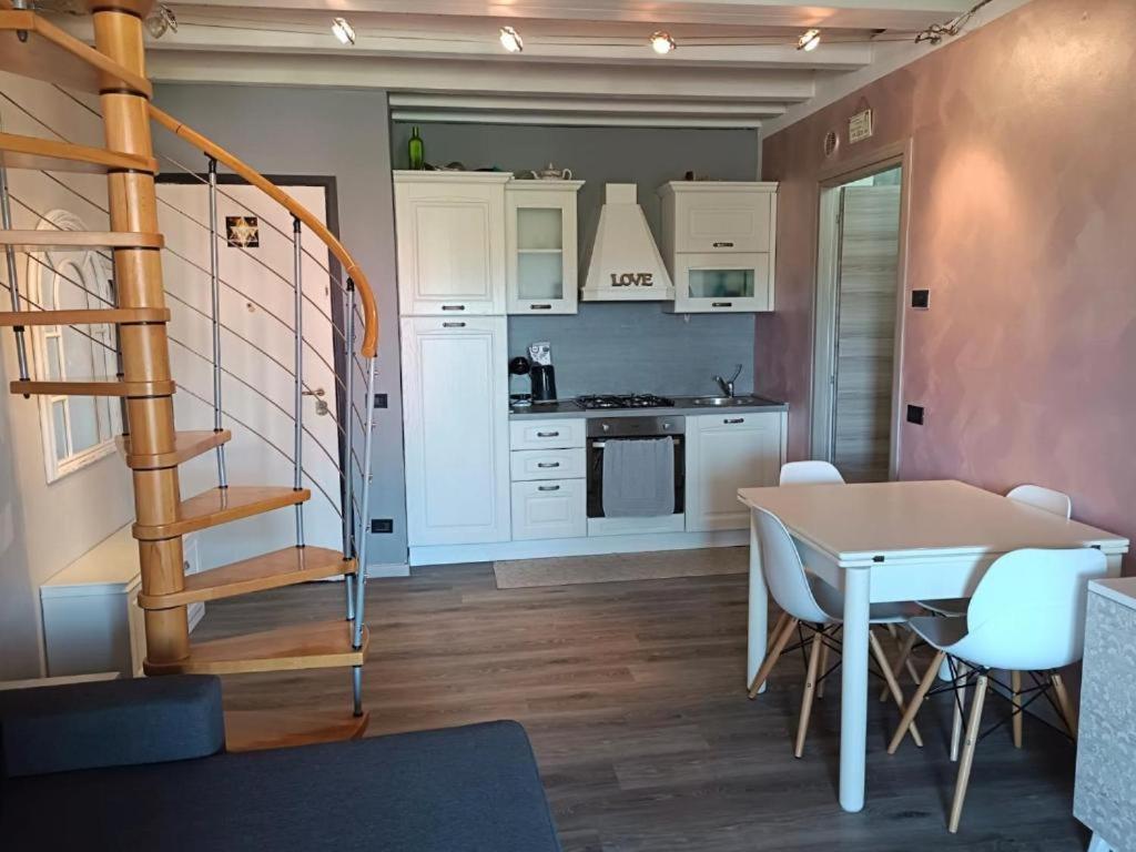 La Lanterna - Appartamenti In Residence Con Piscina Desenzano del Garda Exteriör bild